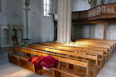 Räumung des Restinventars und der Kirchenbänke aus der Kirche (Foto: Karl-Franz Thiede)